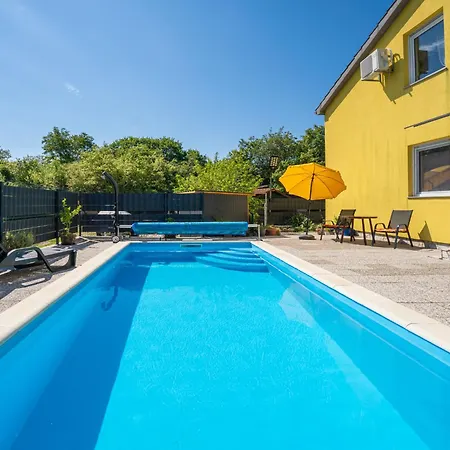 Radmila 1 By Interhome שילו